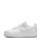Nike Спортни обувки A Ma Maniere x Wmns Air Force 1 Low 07 - Бял