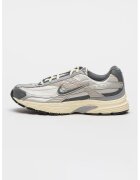 Nike Спортни обувки Initator с мрежа - Сив/Сребрист
