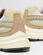 Nike Спортни обувки Initiator с велур Светло сив/Светло кафяво
