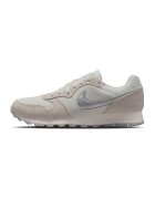 Nike Спортни обувки MD Runner 2 с велур - Мръснобял/Сребрист/Светло бежово
