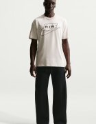 Nike Свободна тениска с лого Крем