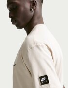 Nike Свободна тениска с лого Крем
