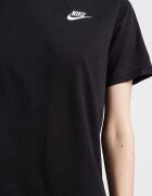 Nike Тениска Sportswear Club Essentials с овално деколте