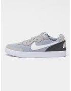 Nike Велурени спортни обувки Tiempo с текстил - Бял/Бледозелен