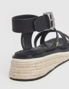 Pepe Jeans London Сандали с равна платформа с каишка с тока Черен