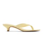 Steve Madden Сандали от велур Tracie с котешки ток и разделител за палеца - Бледожълт