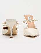 Steve Madden Заострени обувки Brecki със синтетика Мръснобял