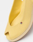 Tommy Hilfiger Скосени сандали Flag с каишка на петата Жълт