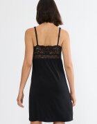 Triumph Нощница Timeless Sensuality с модал с дантела Черен