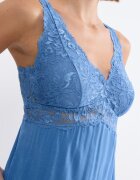 Triumph Нощница Timeless Sensuality с модал с дантела Пастелносин