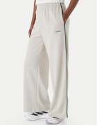adidas Долнище анцуг Seasonal Essentials Colourpop JZ0192 Бежов Regular Fit