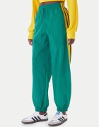 adidas Долнище анцуг Sport Santiago KD2971 Зелен Loose Fit