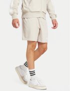 adidas Спортни шорти Essentials Linear JC9346 Бежов Regular Fit