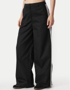 adidas Текстилни панталони Tailored KS9370 Loose Fit