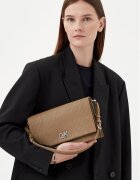CALVIN KLEIN Дамска чанта Ck Elongated Shoulder Bag_Mono K60K613139 Бежов