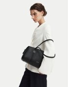 CALVIN KLEIN Дамска чанта Emblem Hw Pebble Doctor Shoulder LV04F3614G Черен