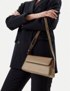 CALVIN KLEIN JEANS Дамска чанта Belted Small Shoulder Bag LV04K3110G