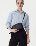 Tommy Hilfiger Дамска чанта Th Logo Camera Bag AW0AW18115