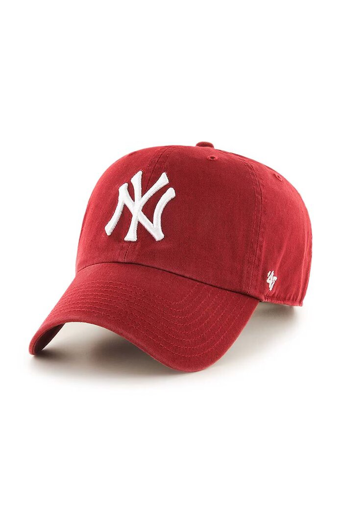 47 Brand Памучна шапка с козирка MLB New York Yankees в червено с апликация B-RGW17GWS-RZ