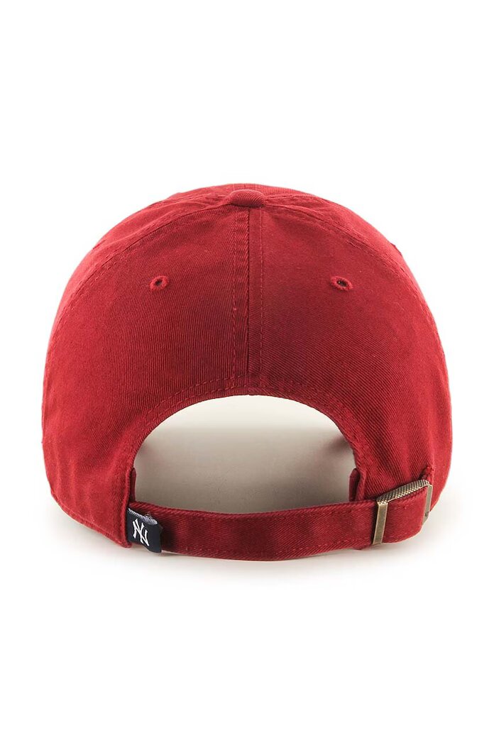 47 Brand Памучна шапка с козирка MLB New York Yankees в червено с апликация B-RGW17GWS-RZ