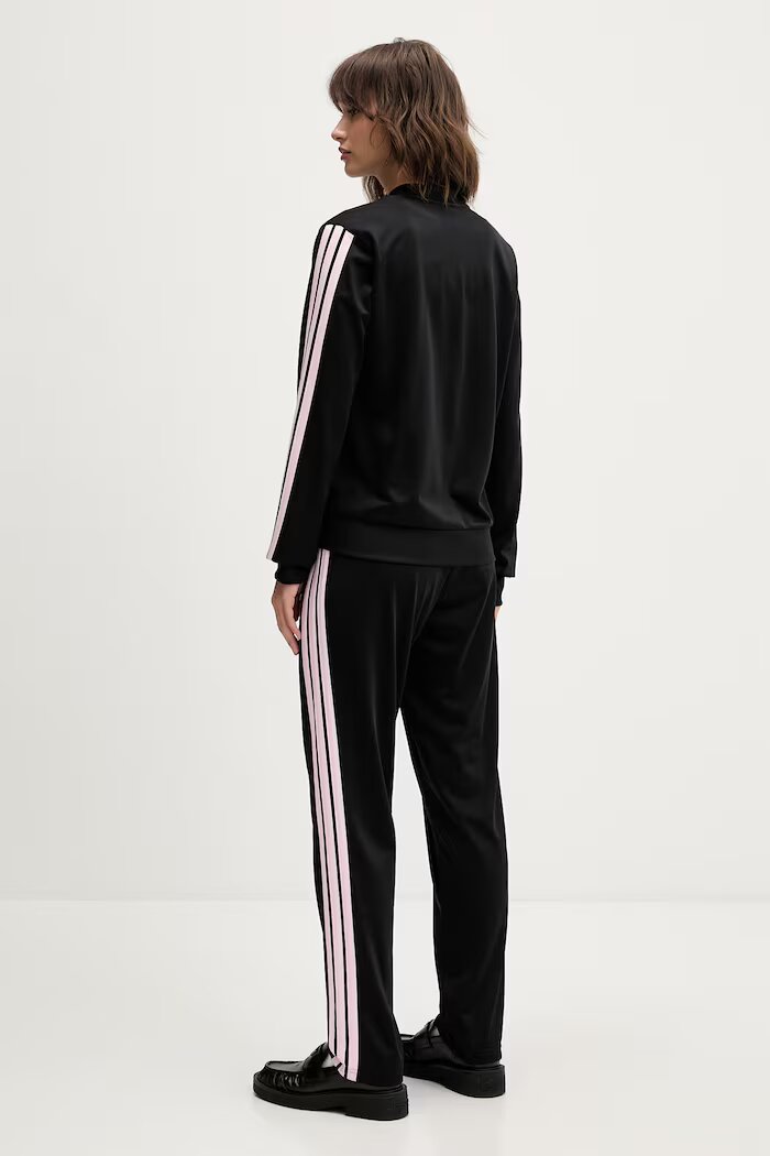 adidas Анцуг Essentials в черно KQ7578