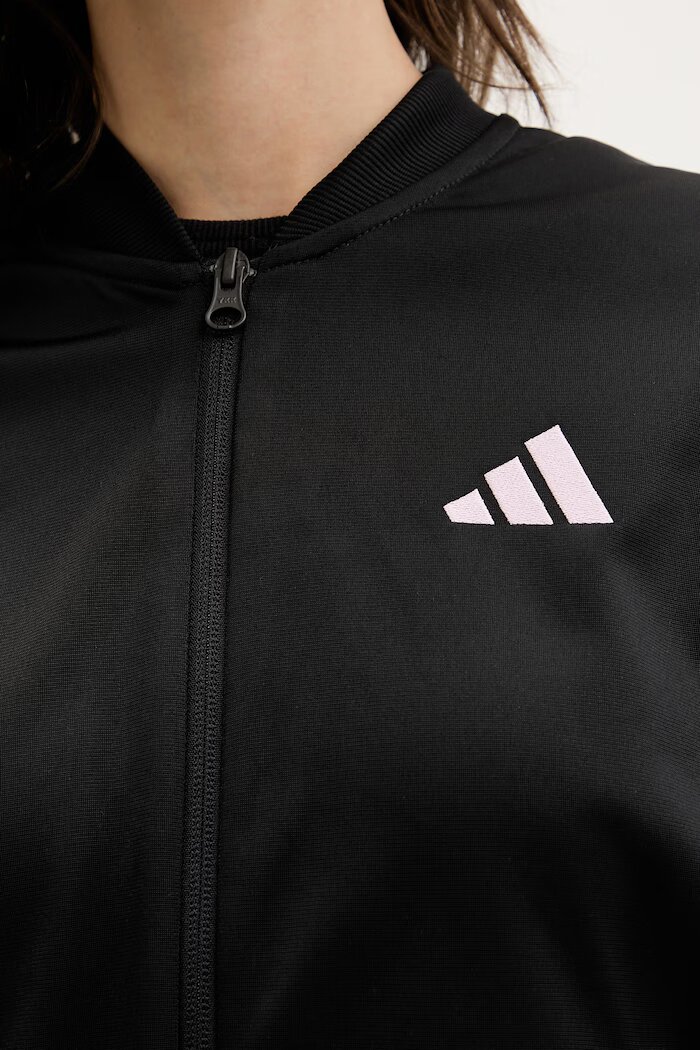 adidas Анцуг Essentials в черно KQ7578