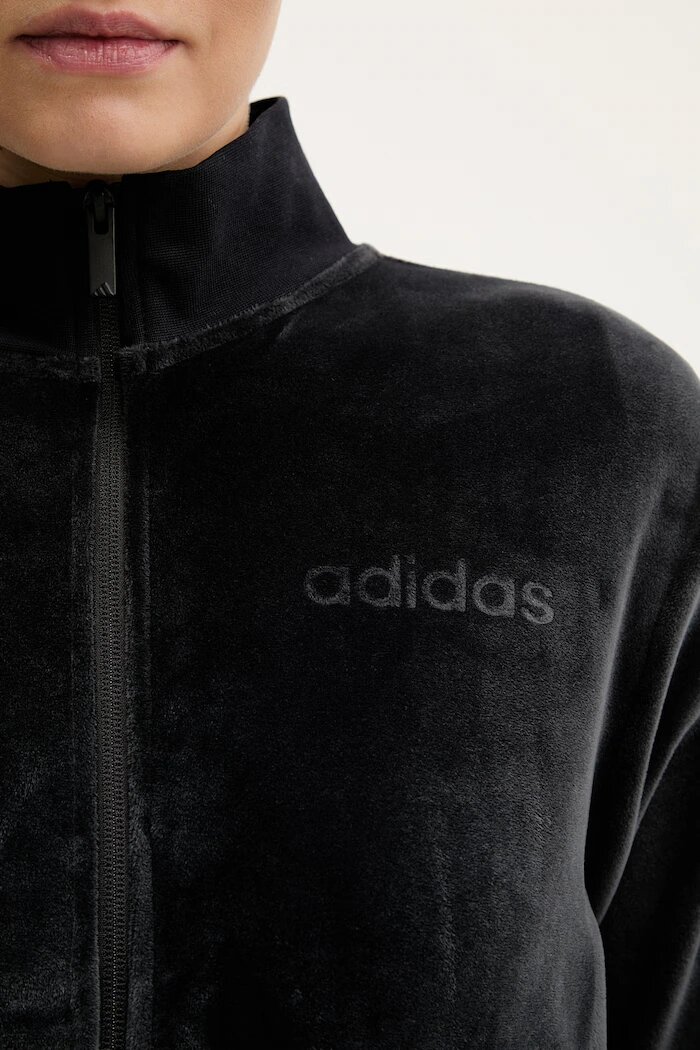 adidas Анцуг в черно JZ0925