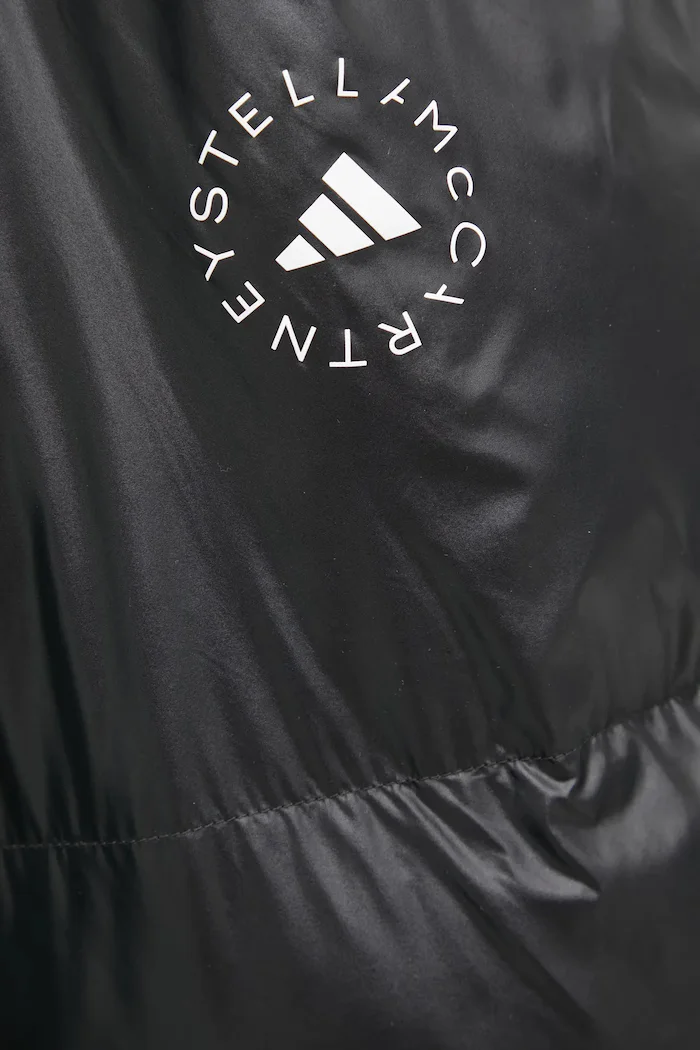 adidas by Stella McCartney Яке TrueNature в черно зимен модел IW9842