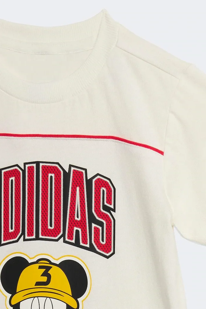 adidas Детска памучна тениска DISNEY в бежово с принт JZ7679