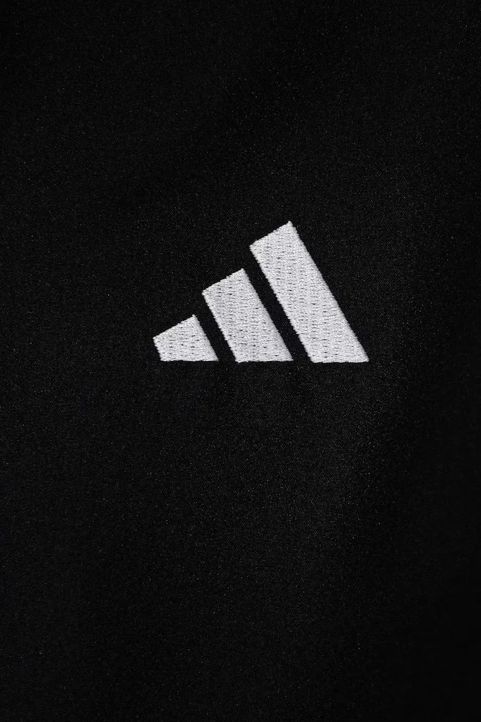 adidas Детски анцуг в черно JD6506