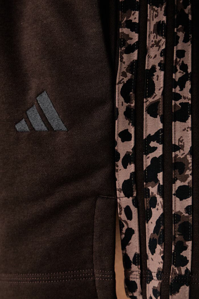 adidas къс панталон тип анцуг дамски с памук Leopard Pack кафяв с висока талия KV9301