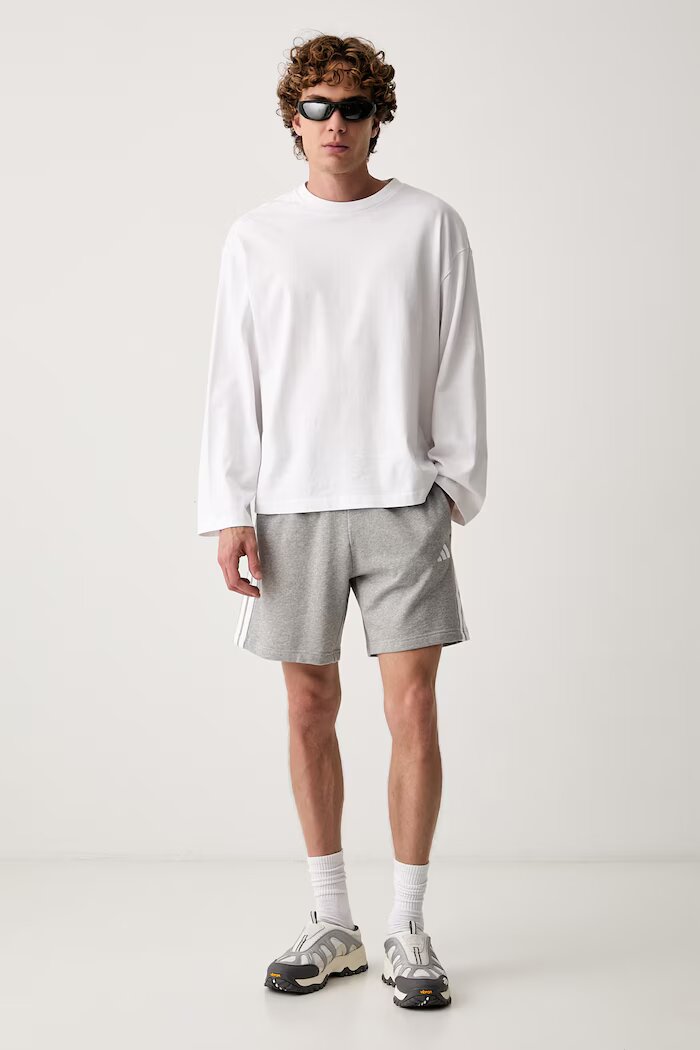 adidas къс панталон тип анцуг мъжки от памук Essentials сив със стандартна талия KY4179