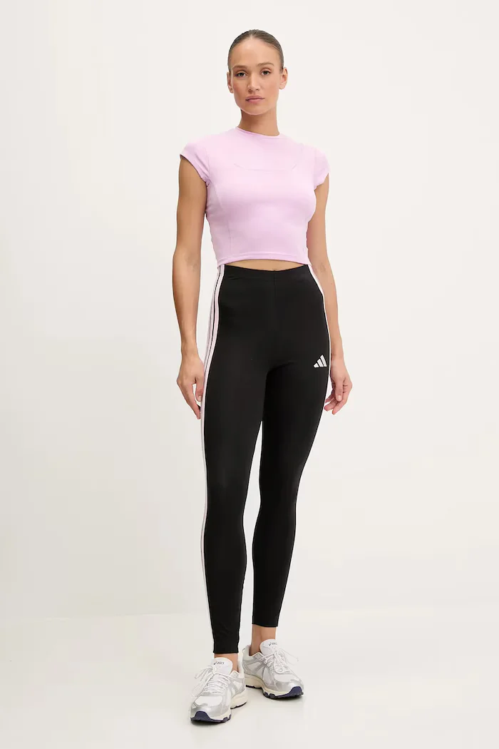 adidas Клин Essentials в черно с апликация JW1815