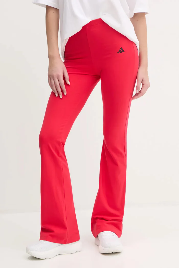 adidas Клин Essentials в червено с изчистен дизайн JD3074