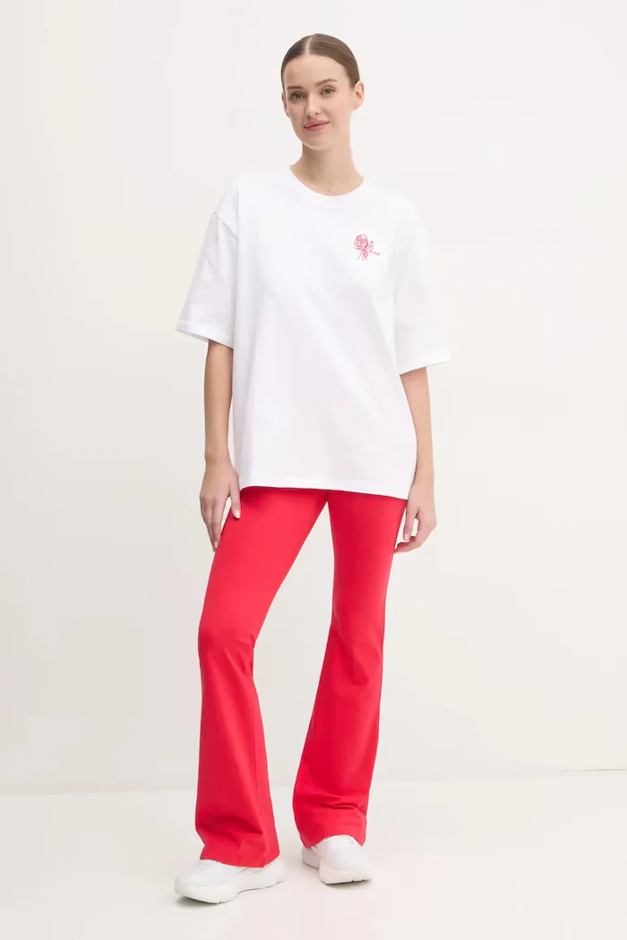 adidas Клин Essentials в червено с изчистен дизайн JD3074