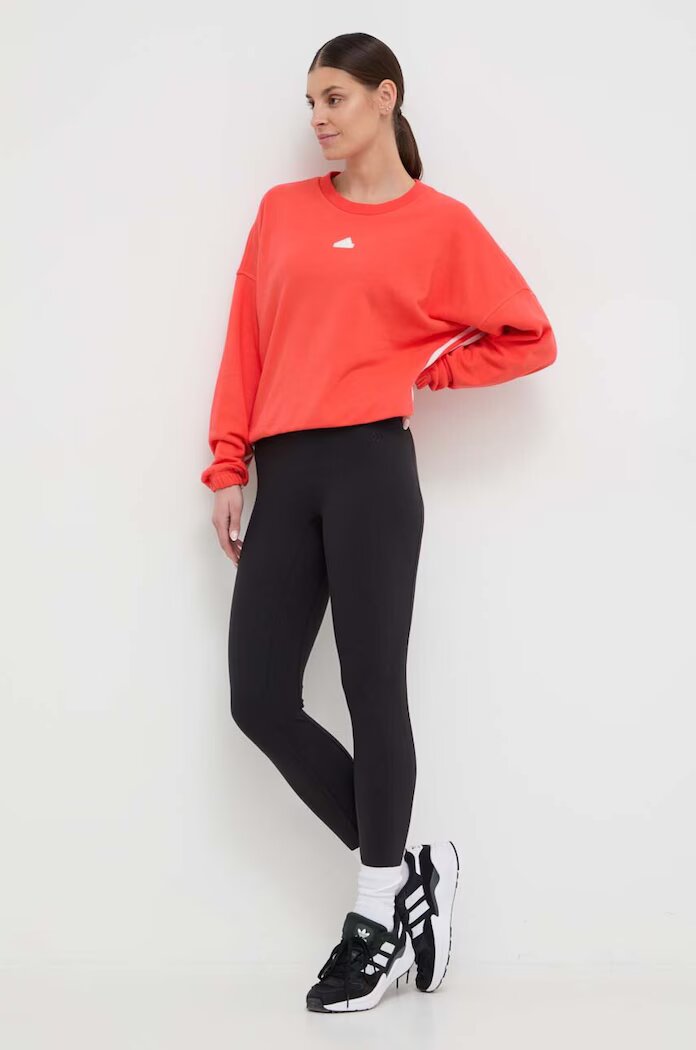 adidas Клин в черно с изчистен дизайн IP2281