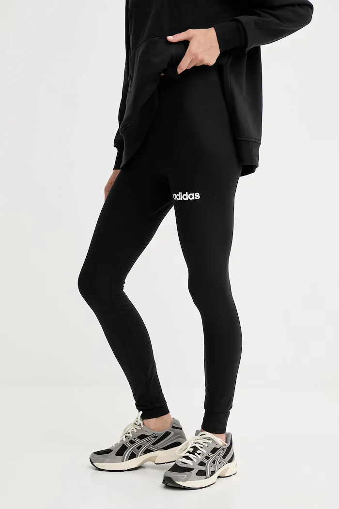 adidas Комплект Leisure в черно JX0474