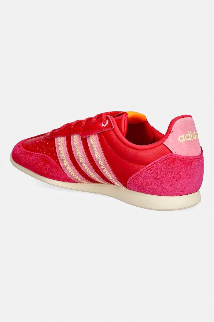 adidas Маратонки Barreda в червено KI3362