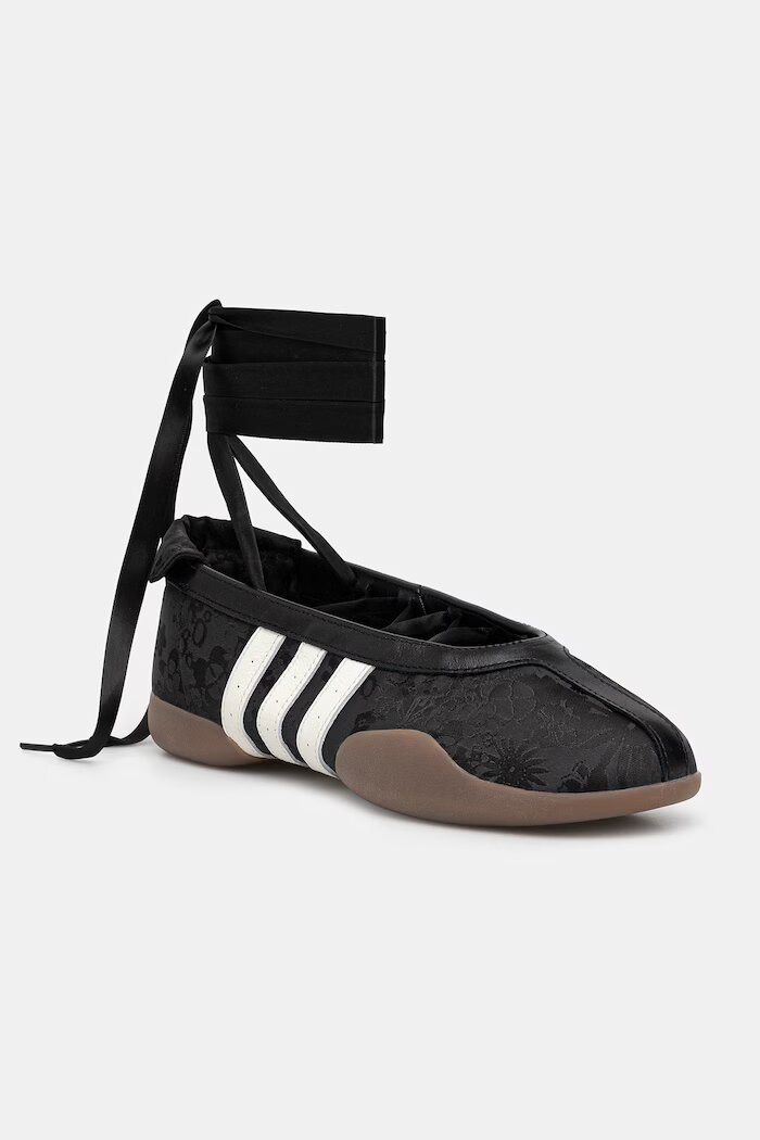 adidas Originals Балеринки Liberty London в черно IH6916