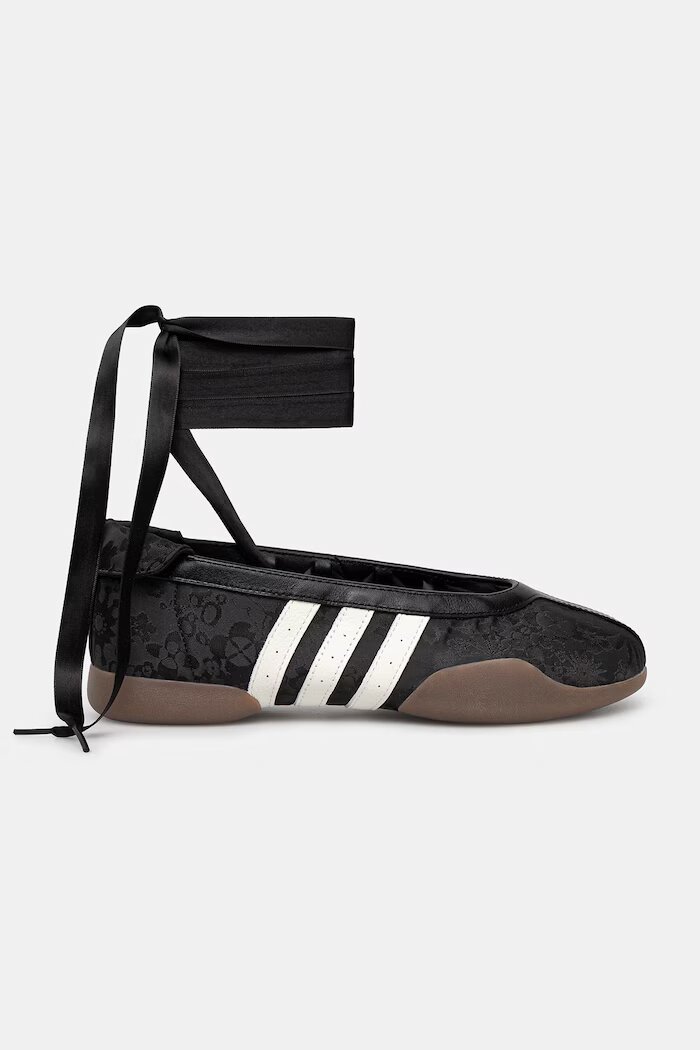 adidas Originals Балеринки Liberty London в черно IH6916