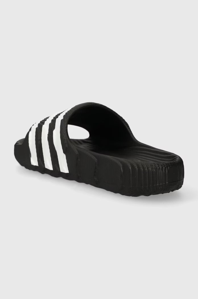 adidas Originals Чехли Adilette 22 в черно IF3670