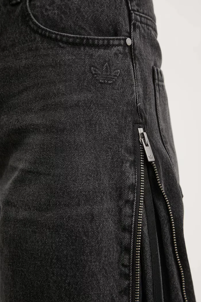 adidas Originals Дънки DENIM ZIP PANT в черно JX9211