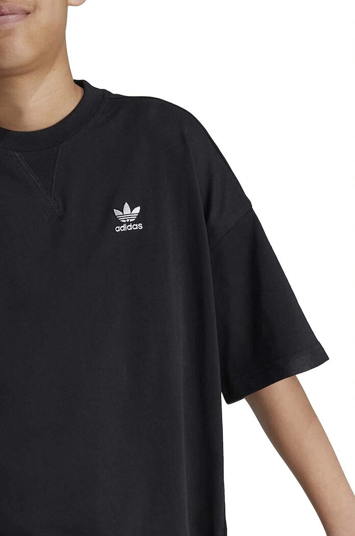 adidas Originals Детска памучна тениска TEE в черно с изчистен дизайн IW3507