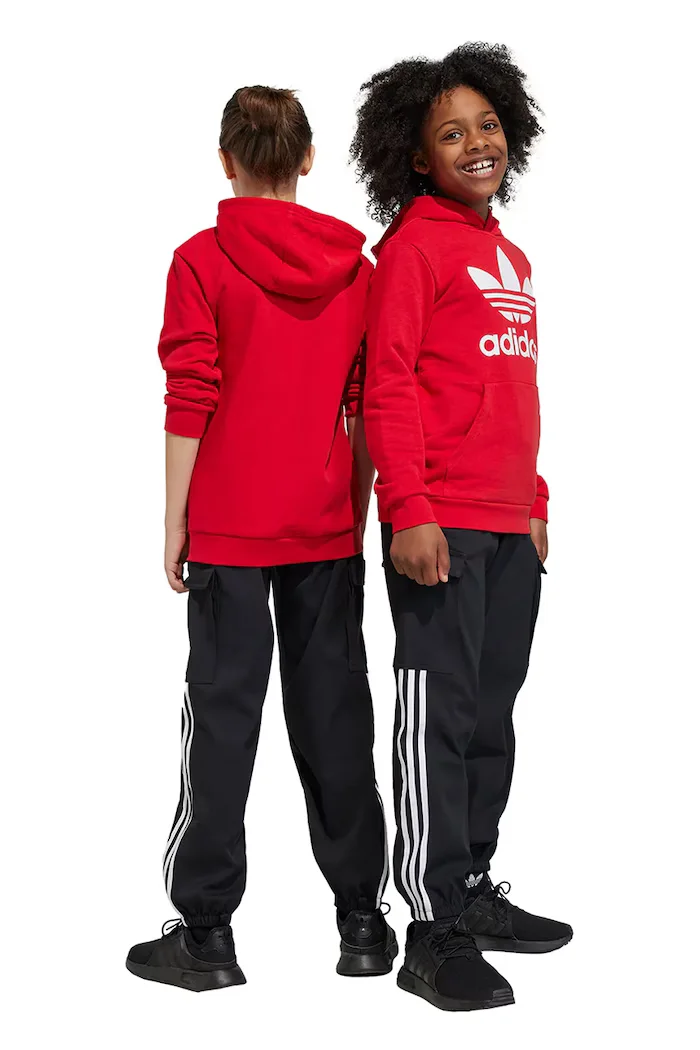 adidas Originals Детски панталон в черно с апликация