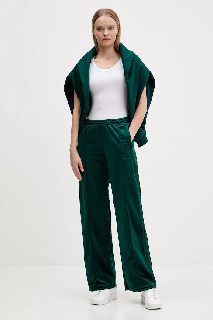 adidas Originals Кадифен спортен панталон Velvet Tp с апликация JV7509