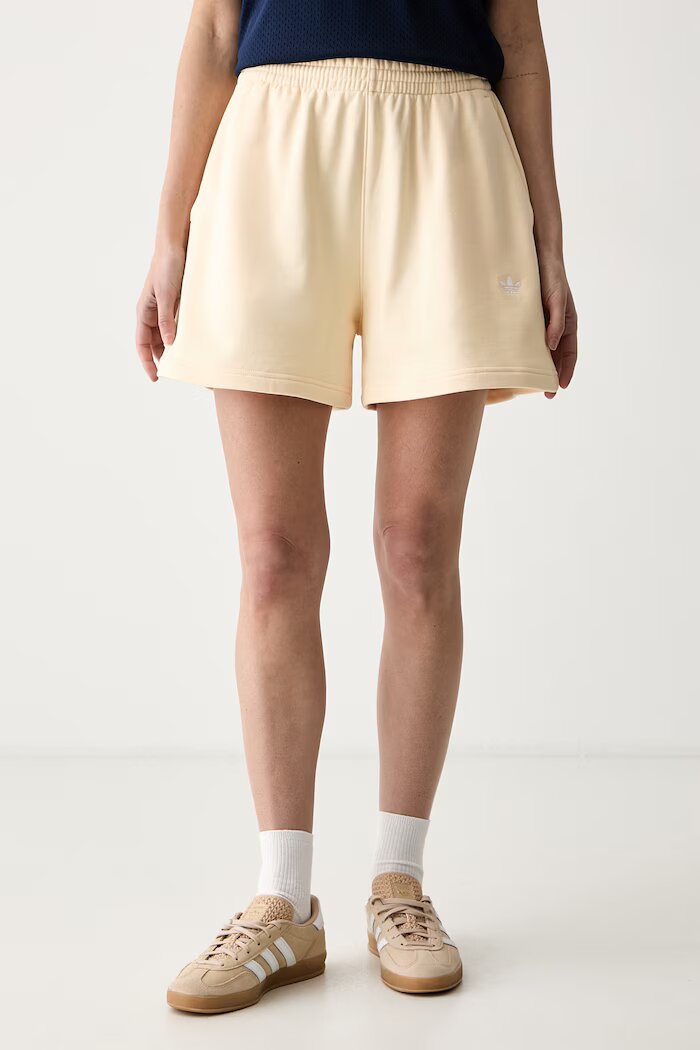 adidas Originals къс панталон тип анцуг дамски от памук Essentials жълт с висока талия KT4727