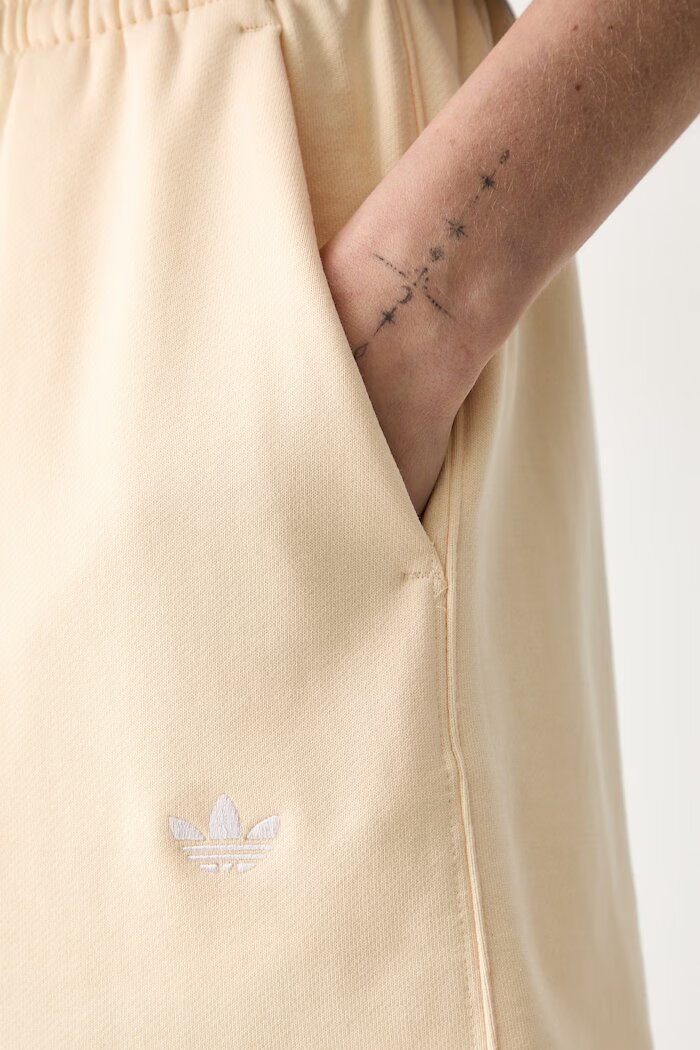adidas Originals къс панталон тип анцуг дамски от памук Essentials жълт с висока талия KT4727