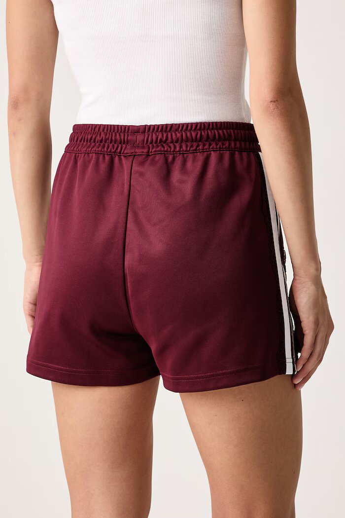 adidas Originals къс панталон тип анцуг дамски с памук Lace Injection бордо с висока талия LG4268