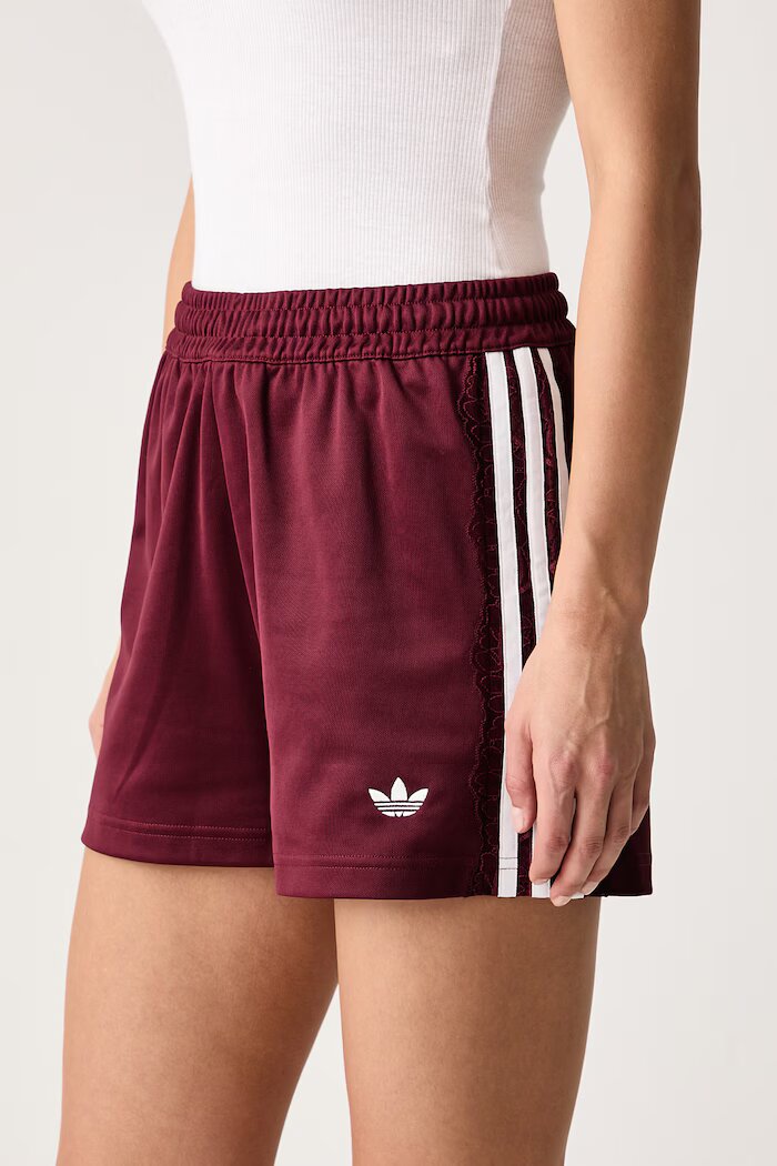 adidas Originals къс панталон тип анцуг дамски с памук Lace Injection бордо с висока талия LG4268