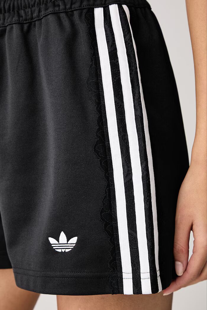 adidas Originals къс панталон тип анцуг дамски с памук Lace Injection черен с висока талия LG4267